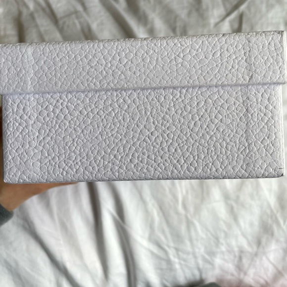 NWOT DIOR gift box perfect condition! - Picture 3 of 8